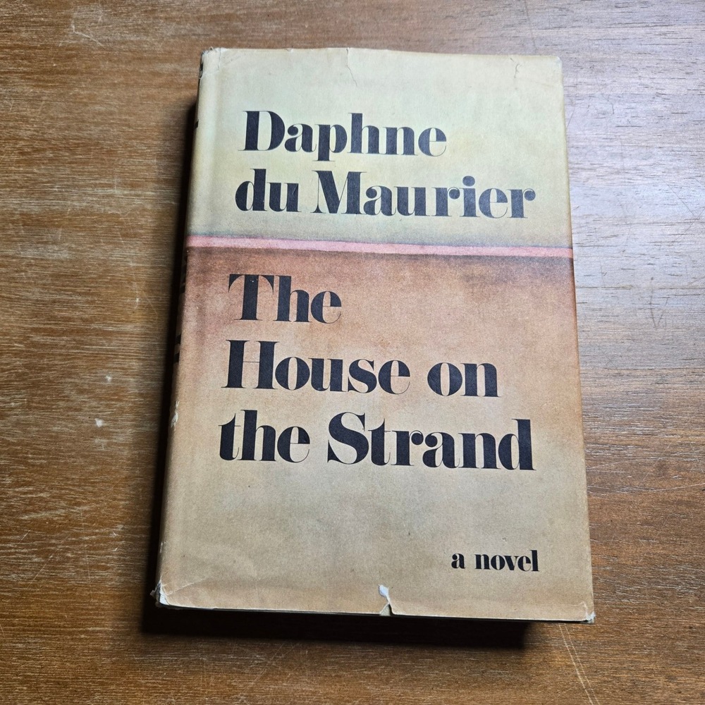 Daphne du Maurier The House on the Strand Vintage 1969 Gothic Book Club Edition